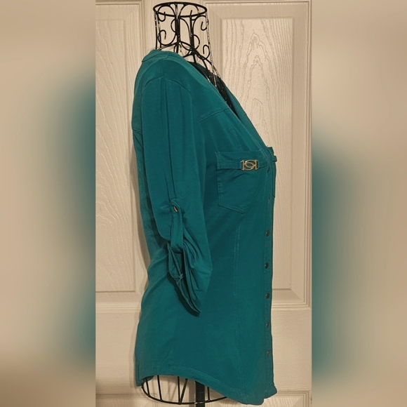 🌺BEBE Snap Front Blouse - Picture 2 of 4